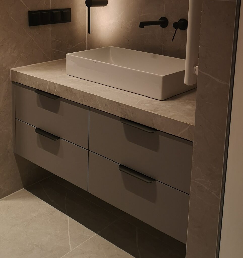 Potrzebujesz mebli do swojego domu? Zadzwoń na kontakt ARVO Meble